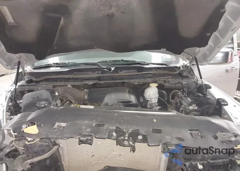 2019 Ram 1500 Classic Express 4X2 6'4 Box z USA, uszkodzony, nr VIN 1C6RR6FG2KS500602